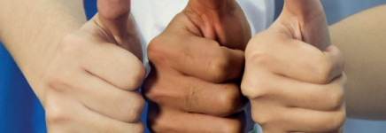 Geef uw collega's een compliment op 12 mei: Steek u duim op!