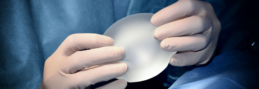 Implantaten en toezicht door IGJ in klinieken